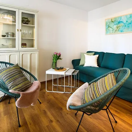 Lavica Bellevue & Apartment Podstrana