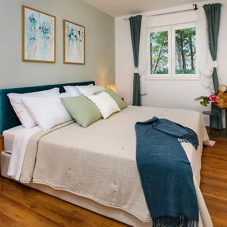 Lavica Bellevue & Apartman